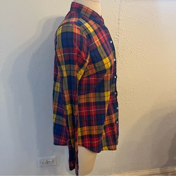 Old Navy Classic Poplin Button-Down Shirt in Clown Size Medium - Picture 2 of 8